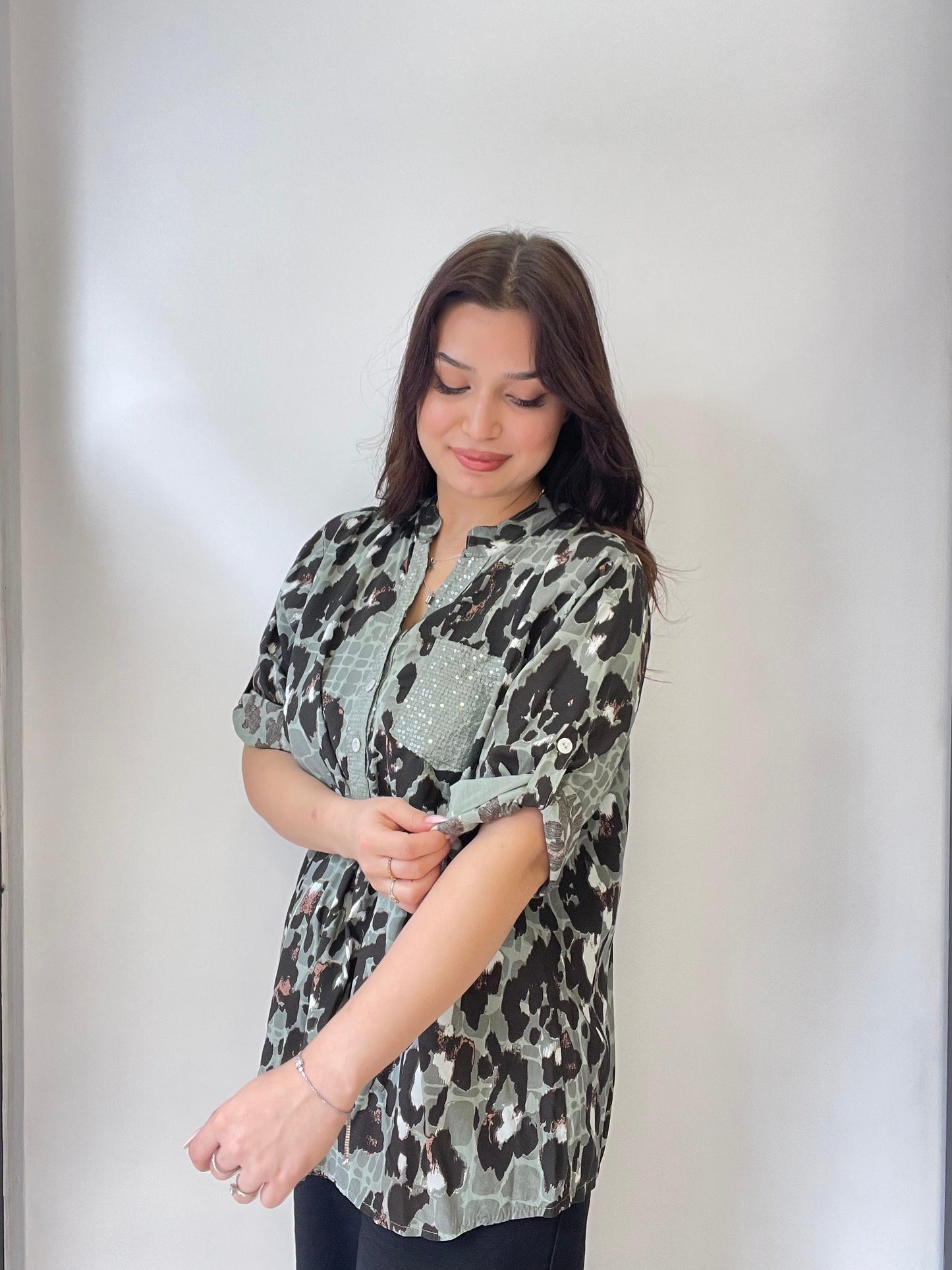 Haki, %100 Viskon, Karışık Leopar Desenli, Payetli Gömlek