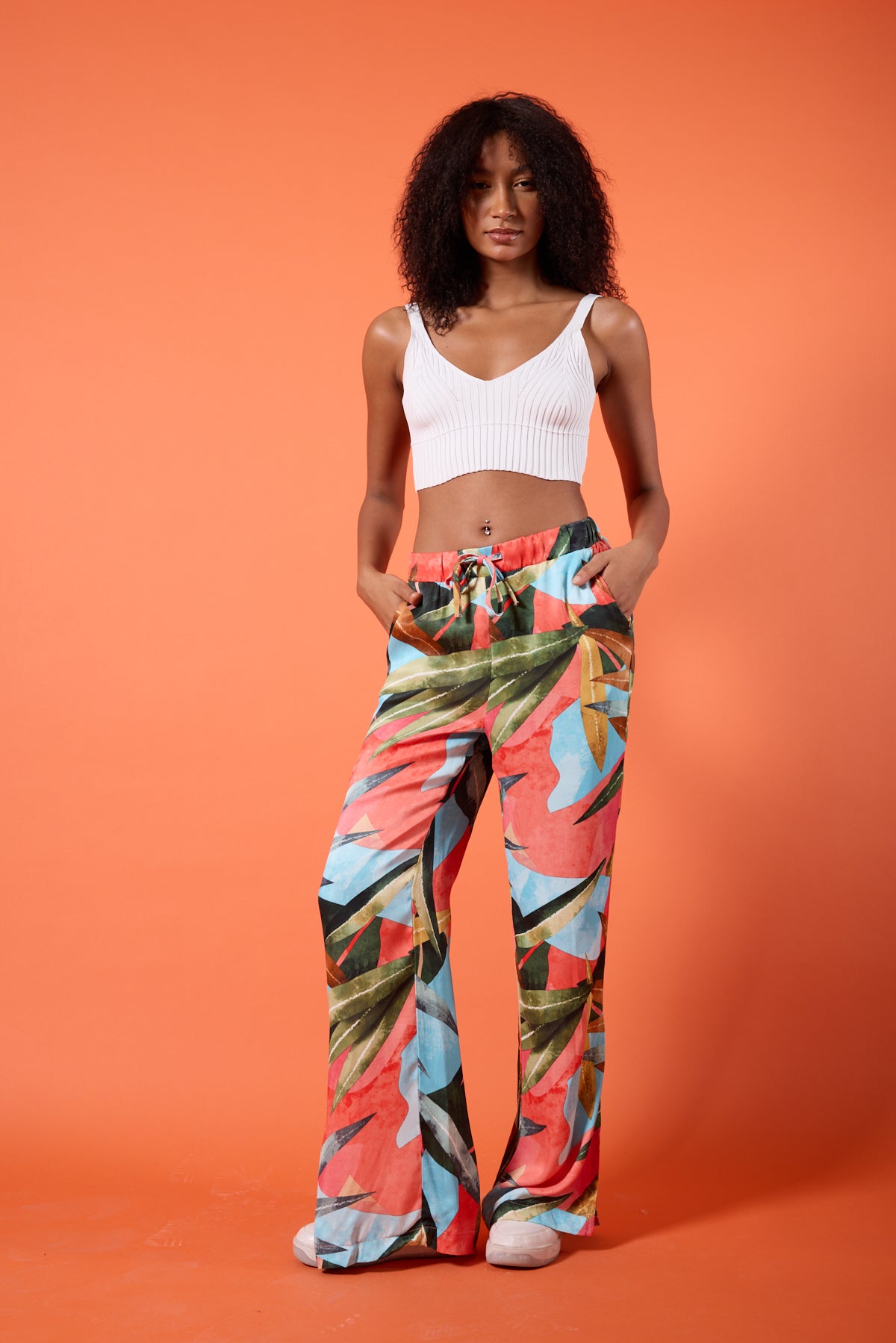 Çok Renkli, Beli Lastikli, Yandan Paça Yırtmaçlı, Cepli, Saten Pantolon