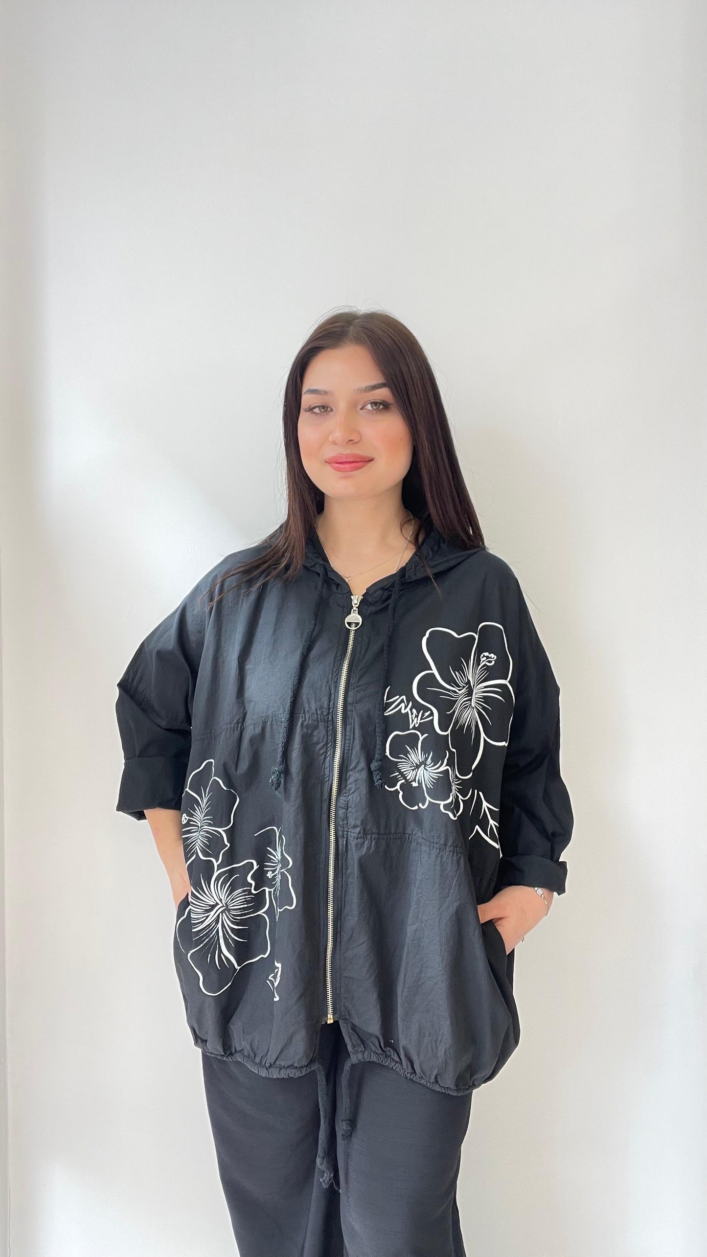 Siyah, %100 Pamuk, Kapüşonlu, Beli İp Bağlamalı, Cepli, Çiçek Desenli Ceket