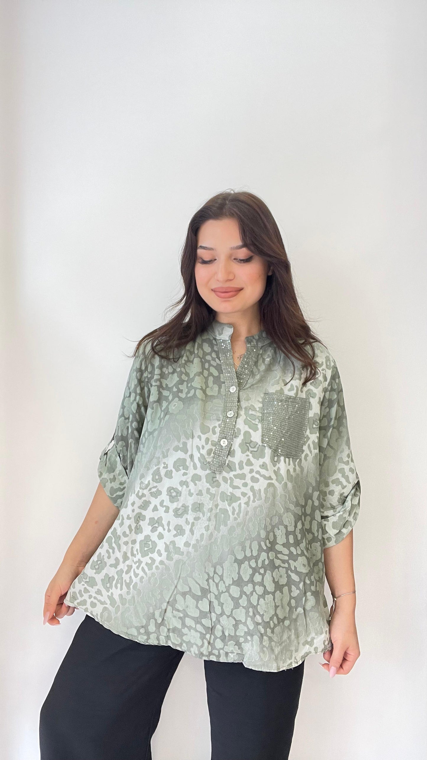 Açık Haki, %100 Viskon, Dalgalı Leopar Desenli, Payetli Gömlek
