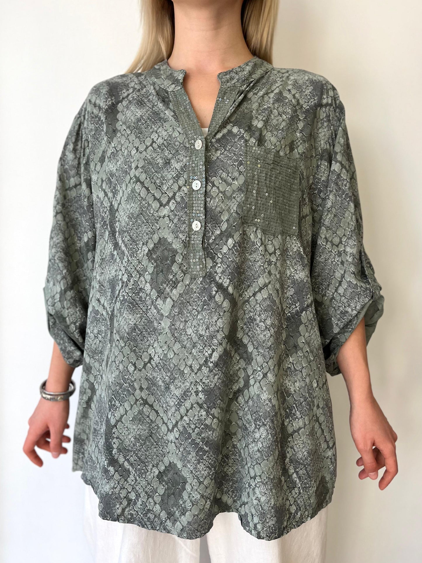 Haki Yeşil, %100 Viskon, Yılan Derisi Desenli Gömlek